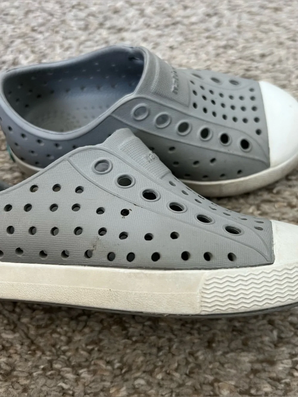 Native Jefferson Slip-On Kids Shoes in Gray Size 7